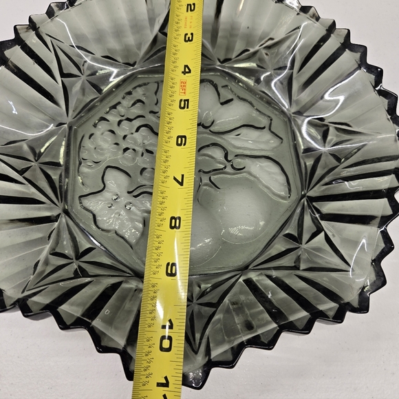 Vintage FEDERAL GLASS PIONEER-SMOKEY CARNIVAL CRIMPED BOWL FRUIT DESIGN 10" Vtg - Picture 3 of 3